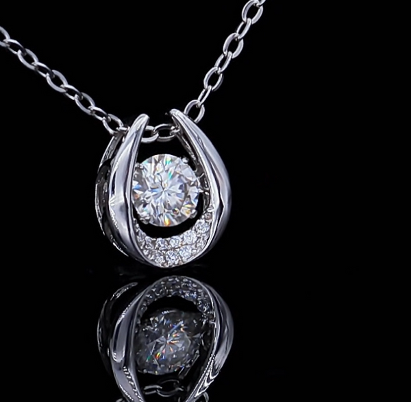 Ladies' Fashion Smart Guardian Moissanite Pendant